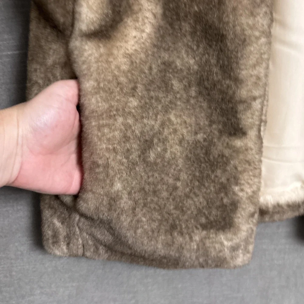 Loft Faux Fur Vest XS Beige Soft Plush Jacket Cozy Fall Winter Layer Boho Open